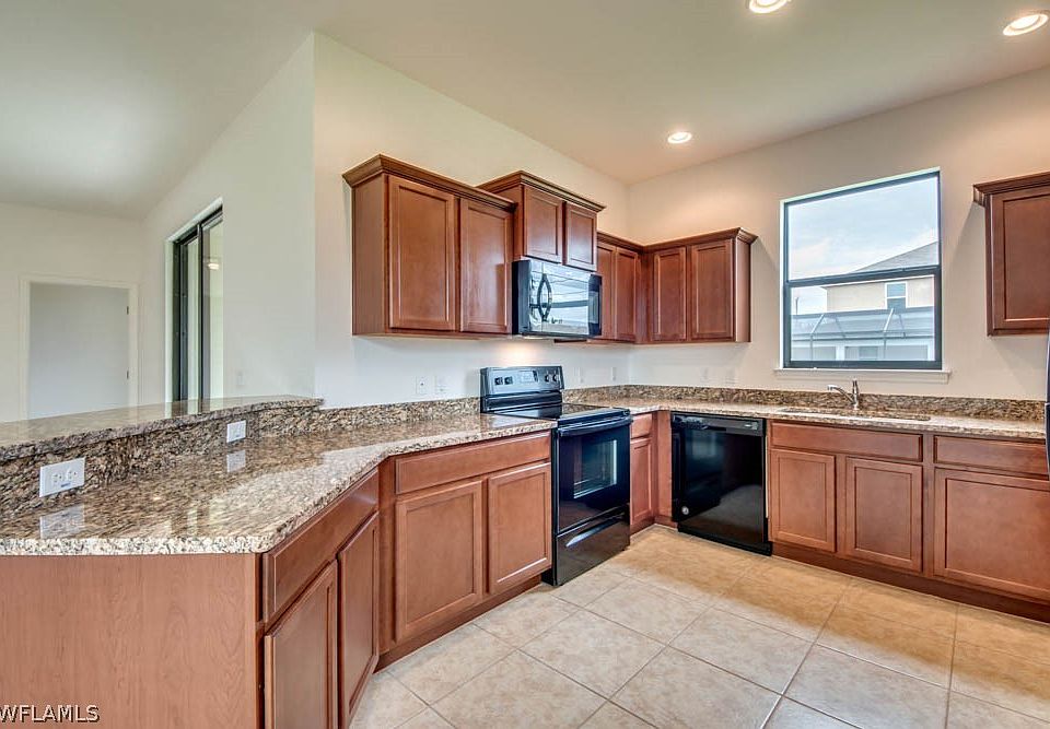 2nd image of 923 SE 5th Place Cpe