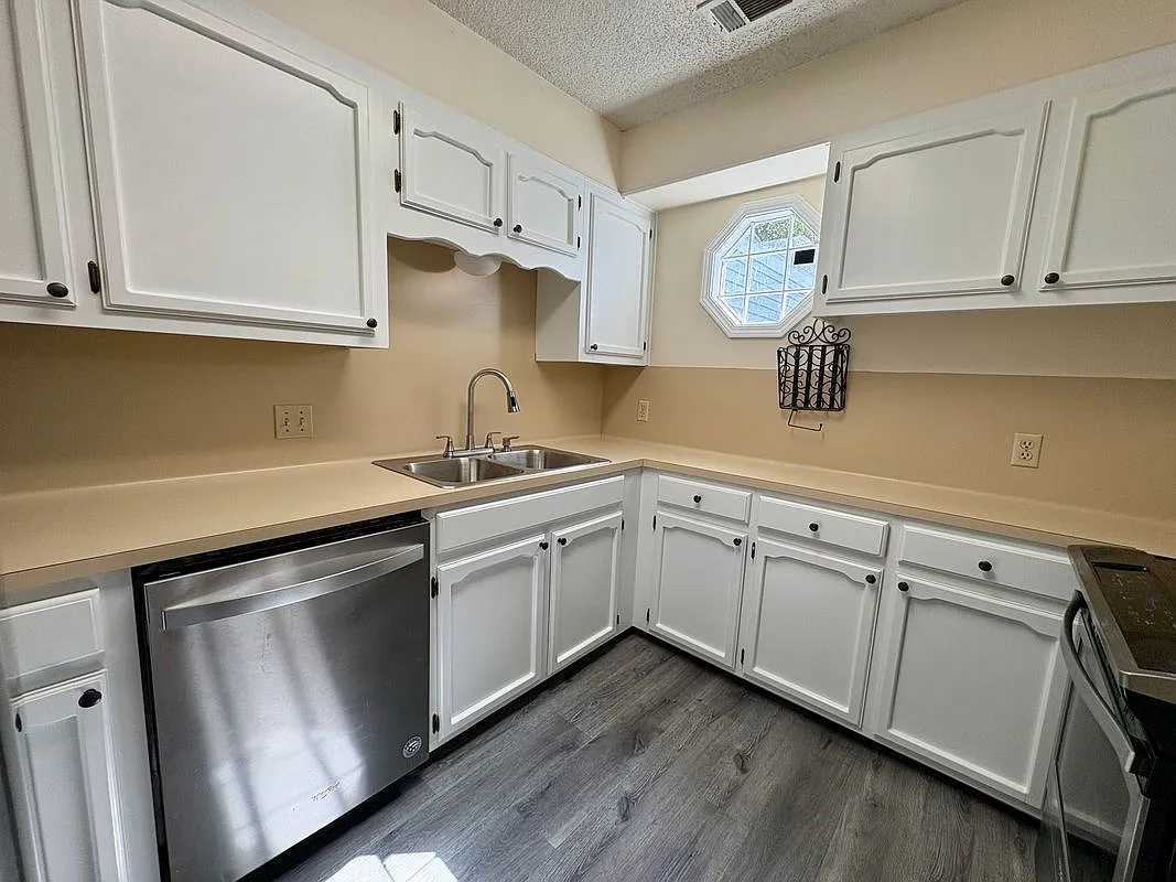 2 bed, 2.0 bath, 1234 sqft, $1,450 — Photo 3