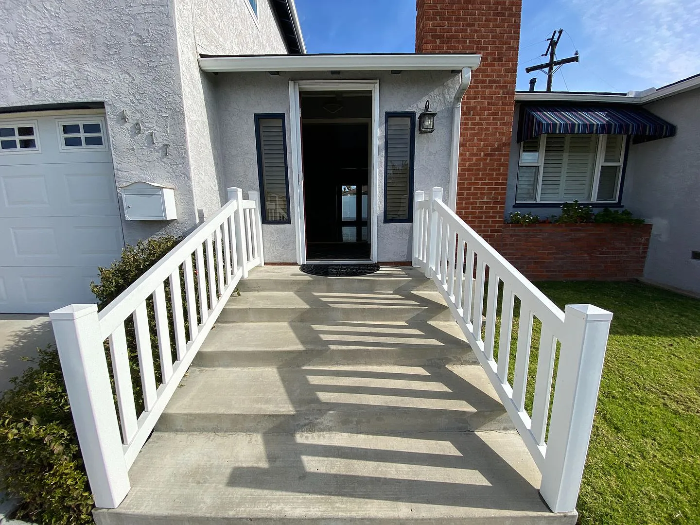 8bd/4ba On Rockford! Pool & Spa! — Photo 3