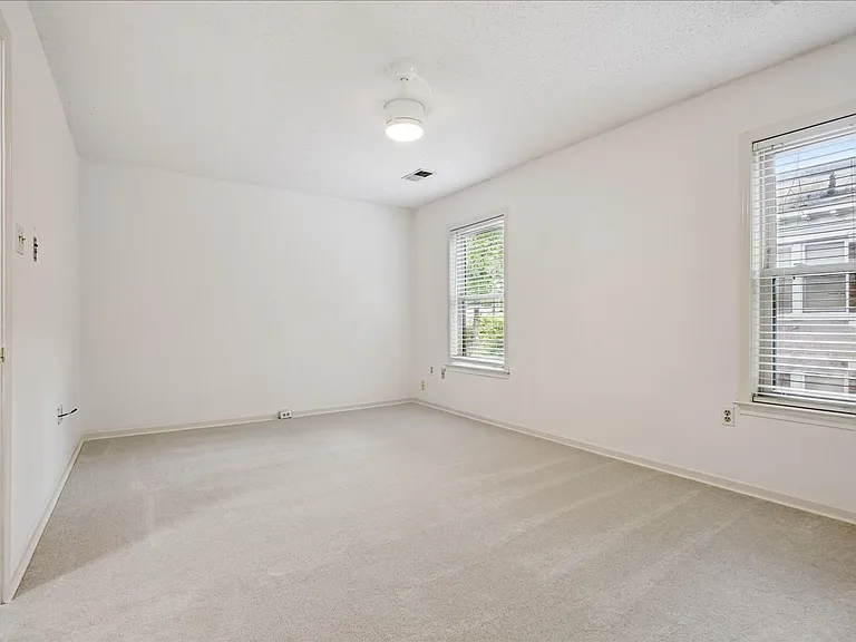 1694 Belvedere Ct — Photo 21