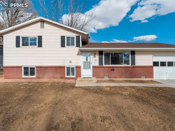 1555 Luna Dr, Fountain, CO 80817