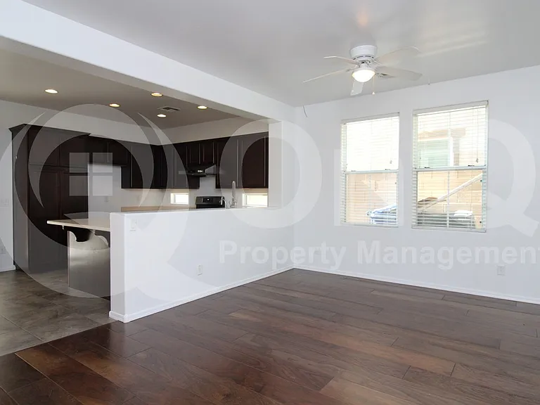 9134 S Roberts Rd — Photo 5