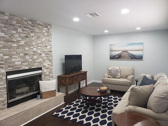 3rd image of 784 Westwind Dr