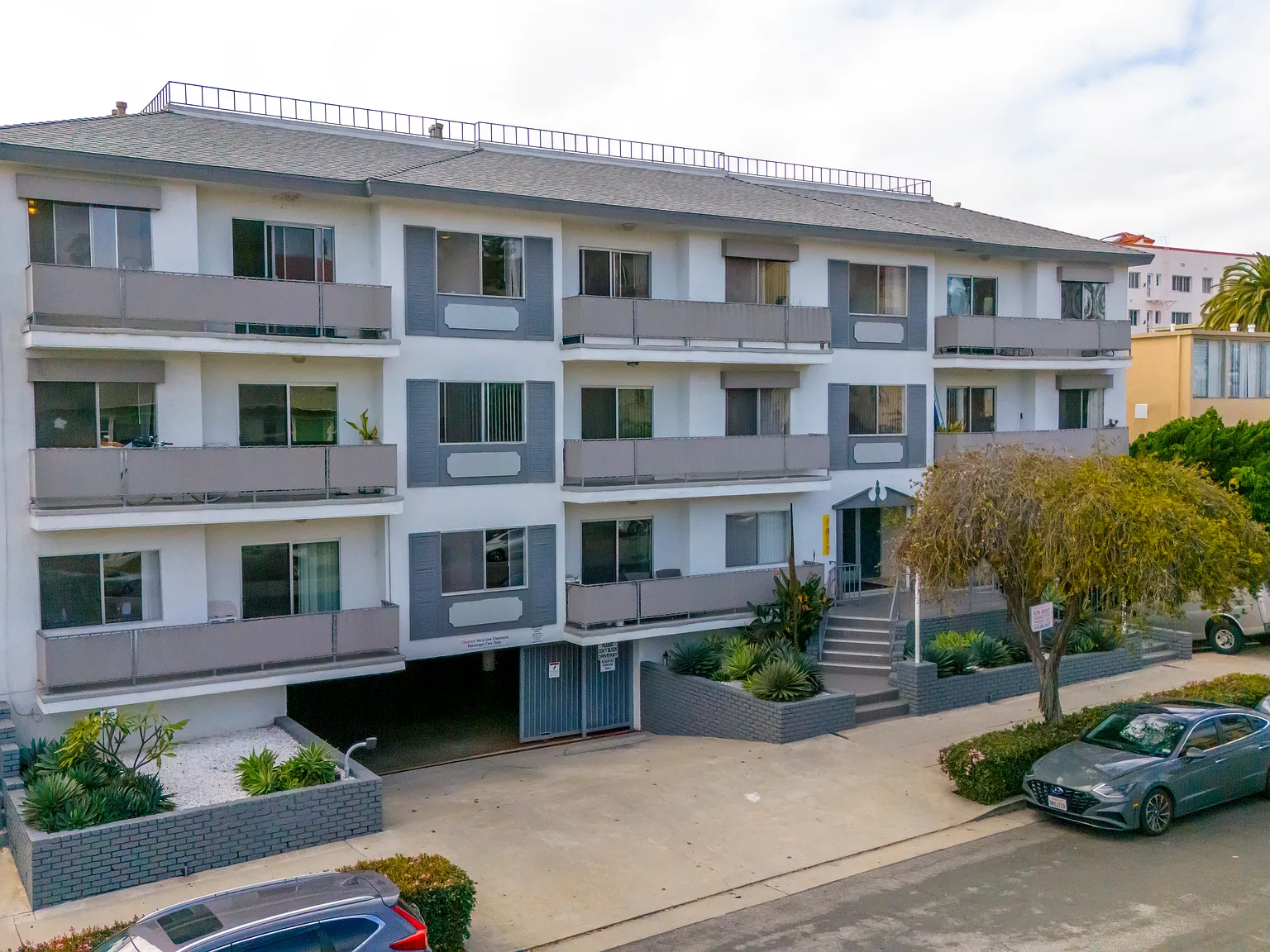 Vantage Point Apartments West — Photo 2