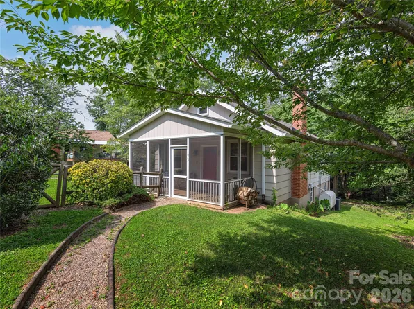 73 Fair Oaks Rd, Arden, NC 28704
