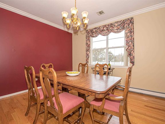 5th image of 14 Clover Meadow Ct