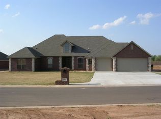 8084 Lindsay Ln, Edmond, OK 73025