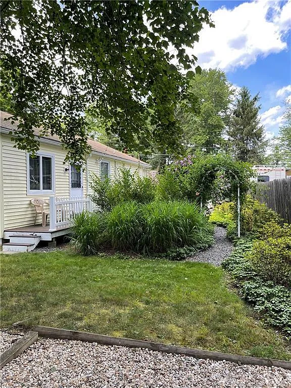 2 bed, 2.0 bath, 884 sqft, $2,400 — Photo 4