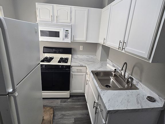 5th image of 308 Clayton St