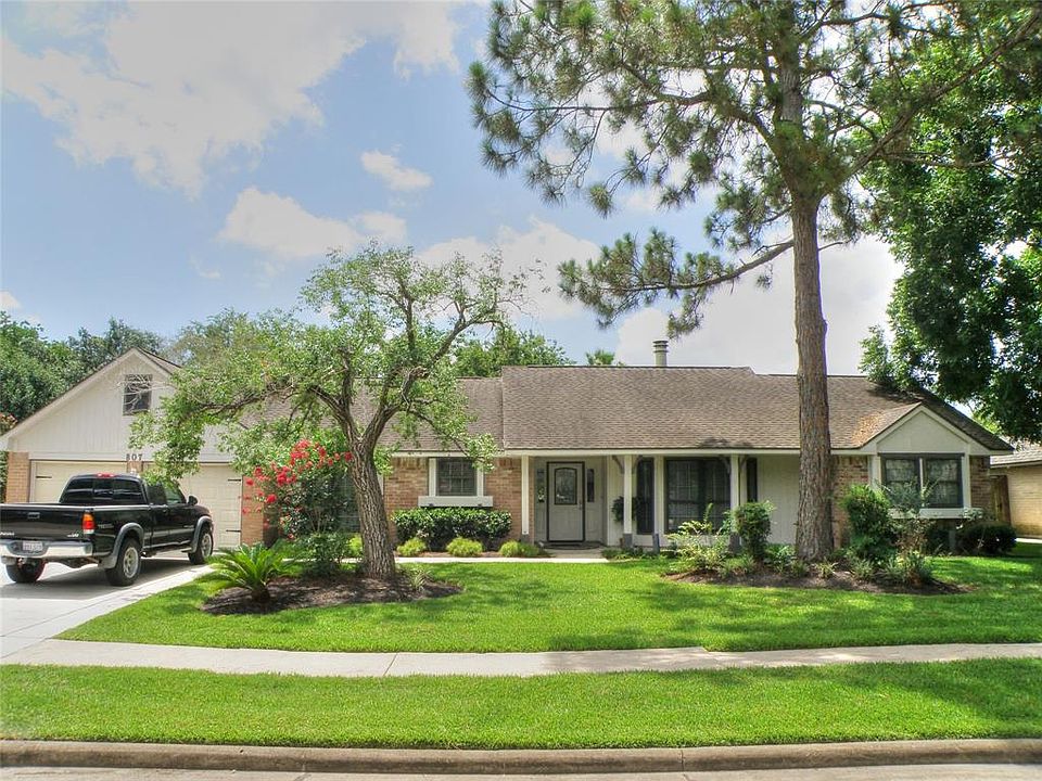 1st image of 807 Sandringham Dr