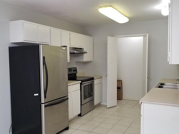 2nd image of 904 Naomi Ln Unit B