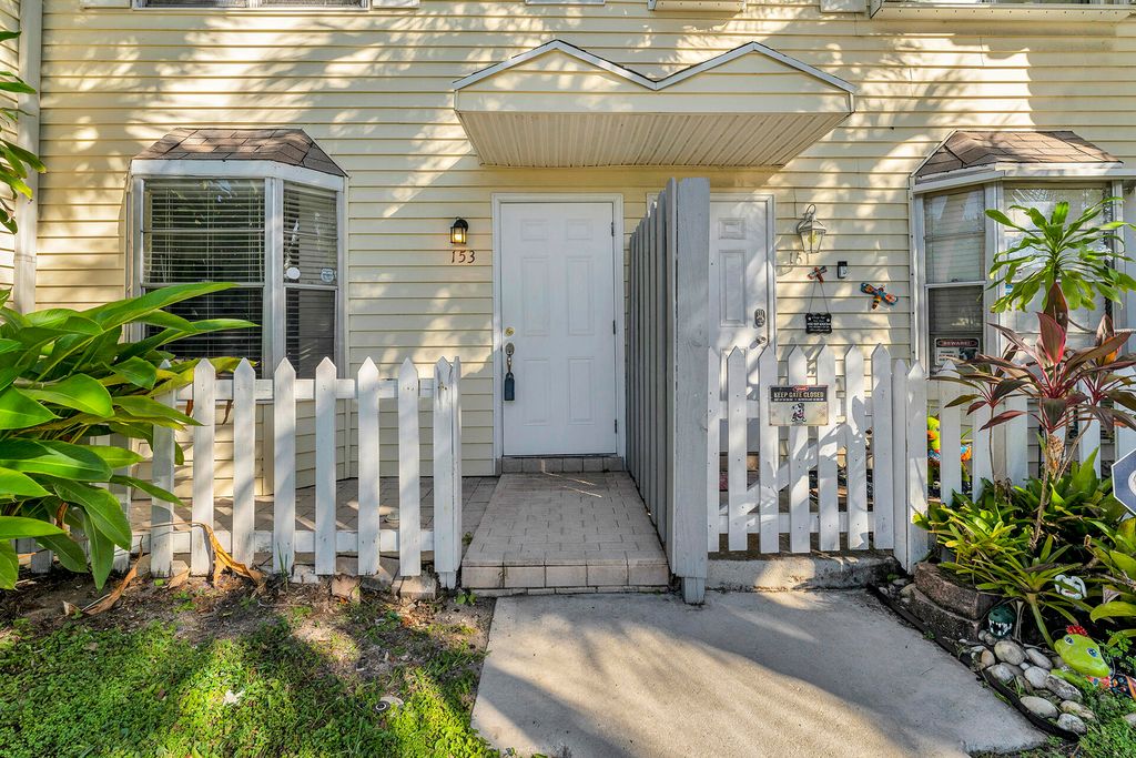 153 SW 3rd St, photo 3