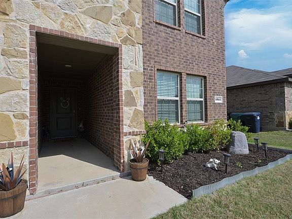 Covered front Porch