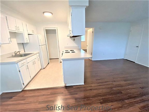 Kitchen includes nice pantry closet