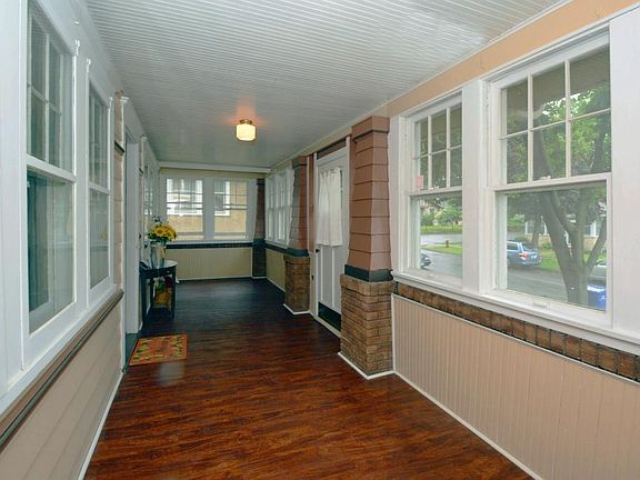 2nd image of 836 Manomin Ave
