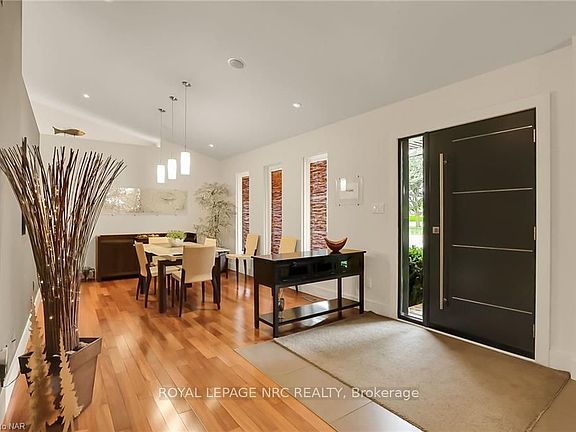 4th image of 16 Spring Garden Blvd