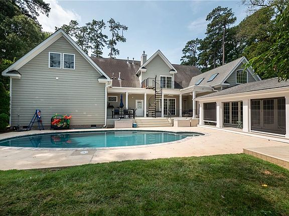 2nd image of 121 Pinewood Rd