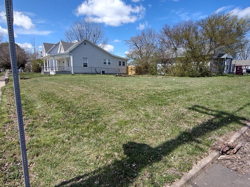 1st image of 200 Lamont St