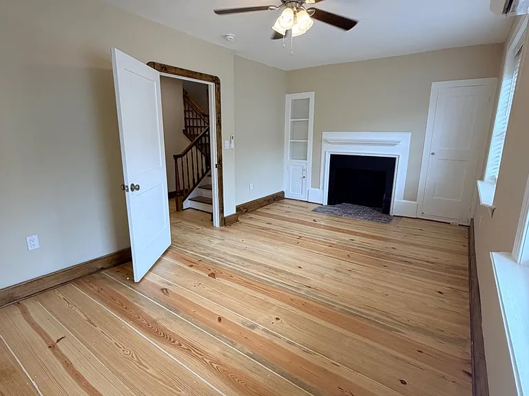 121 E Union St — Photo 31