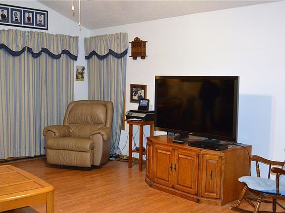 5th image of 180 N Milford Dr