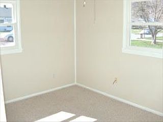 5th image of 325 Eckmont Ave