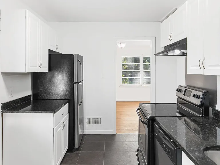 Cahaba Park Apartments — Photo 10