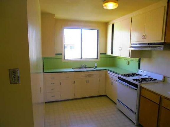 5th image of 2754 40th Ave