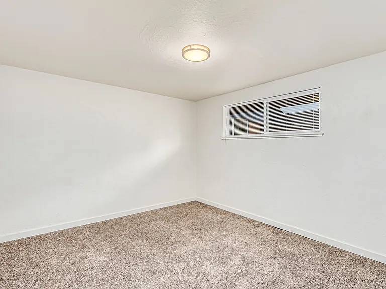 582 S Patton Ct — Photo 8