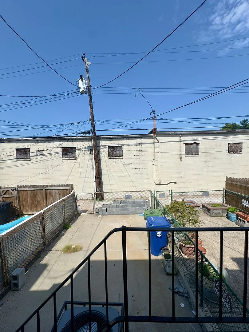 Charming 2BD/3BA Townhome with Bonus Room in Baltimore Highlands, MD! — Photo 2