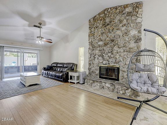 4th image of 52 Woodlands Blvd