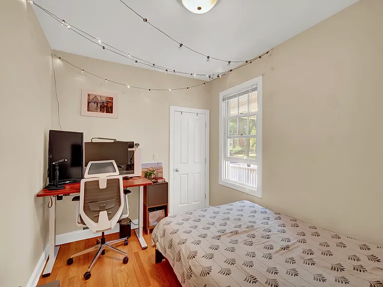 823 Hamlin St — Photo 8