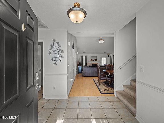 3rd image of 222 Saratoga Lane