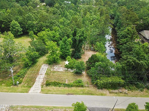 4th image of 11124 Stewart Dr