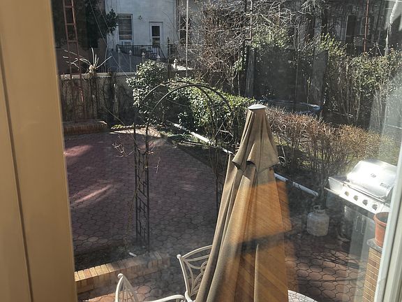 5th image of 589 Morgan Ave APT 1R