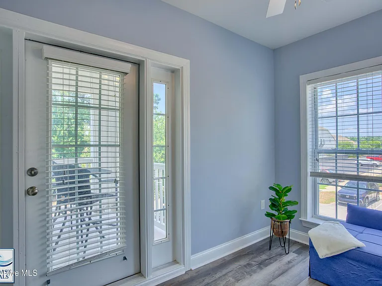 300 Gateway Dr #320 — Photo 4