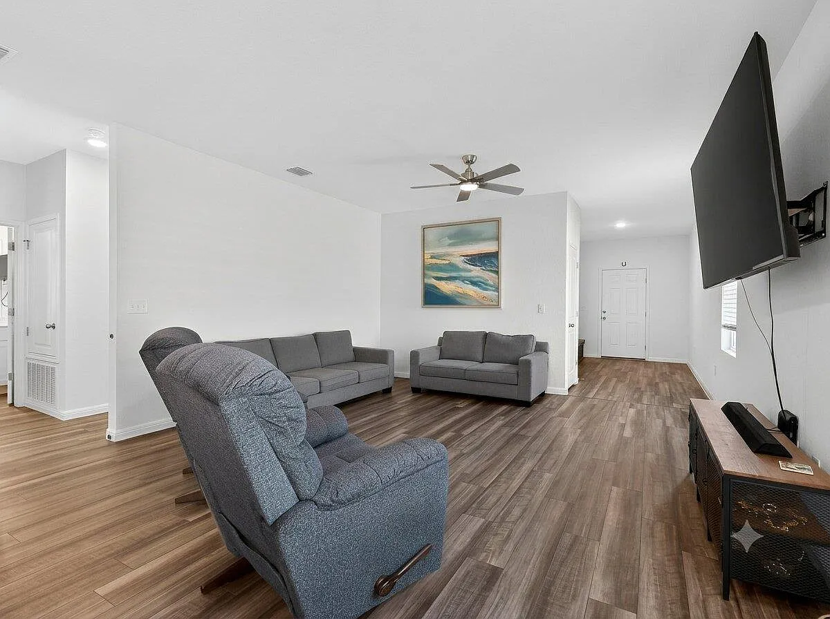 3 bed, 2.0 bath, 1401 sqft, $1,775 — Photo 3