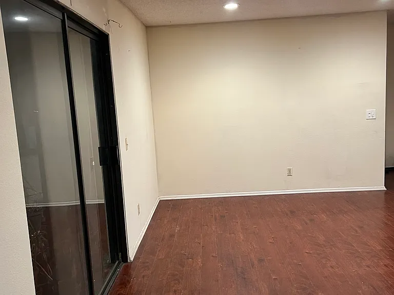 21815 Saticoy St #35 — Photo 2