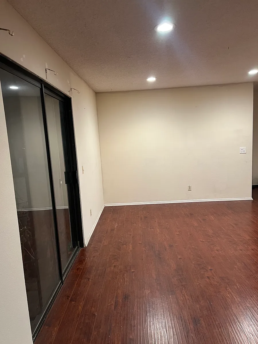 Building Photo - 21815 Saticoy St #35