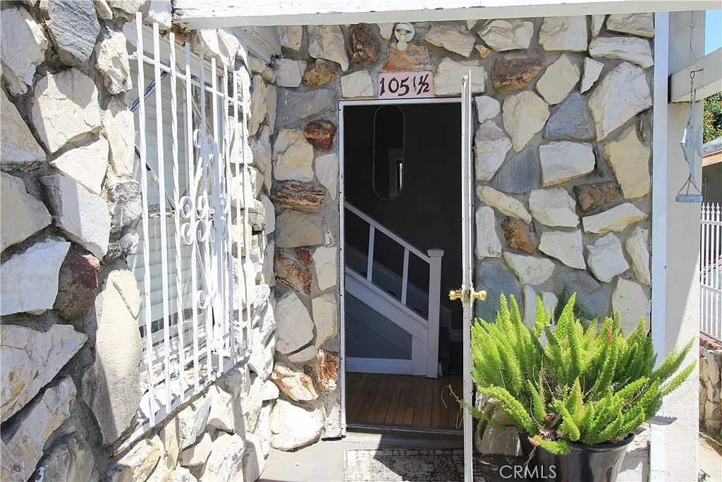 3 bed, 1100 sqft, $3,853 — Photo 1