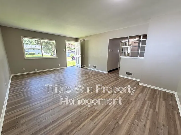 1654 Mowbry Ln — Photo 3