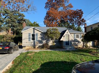 33 Clocks Blvd, Massapequa, NY 11758