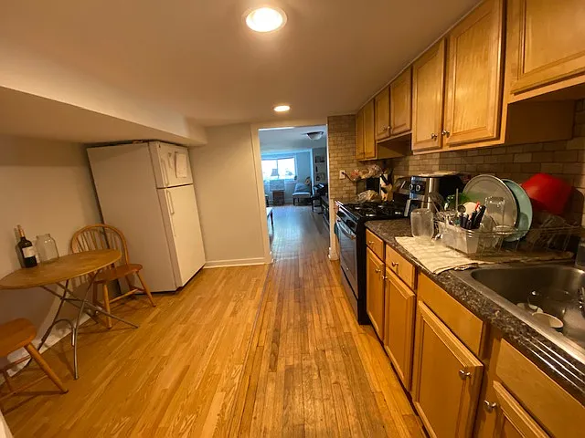 1901 W Belle Plaine Ave #G — Photo 4