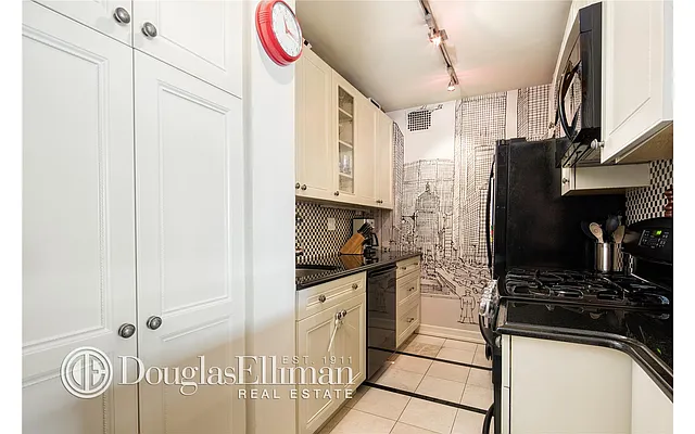 Sold by Douglas Elliman | media 38