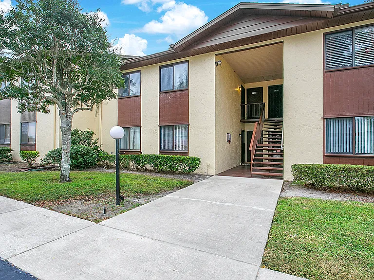 513 Fairways Ln #B — Photo 8