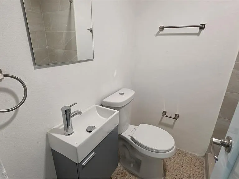 2A3 Avenue Laurel Urb Lomas Verdes #10 — Photo 4