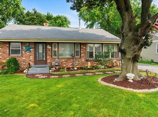 1610 Pleasant Ave, McHenry, IL 60050