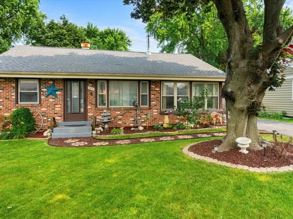 1610 Pleasant Ave, McHenry, IL 60050