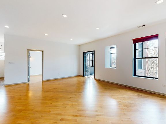 5th image of 928 E Hyde Park Blvd Unit 4