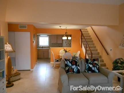 1771 Gulfstream D2
						:
						living room, dining area,