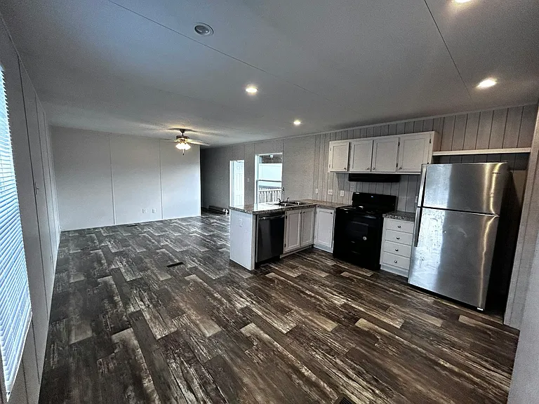 109 E Briar Dr — Photo 18